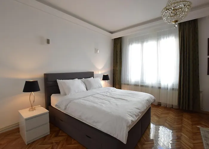 Crown Apartment - Your Most Comfortable Stay